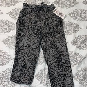 Leopard print linen style high waisted pants.